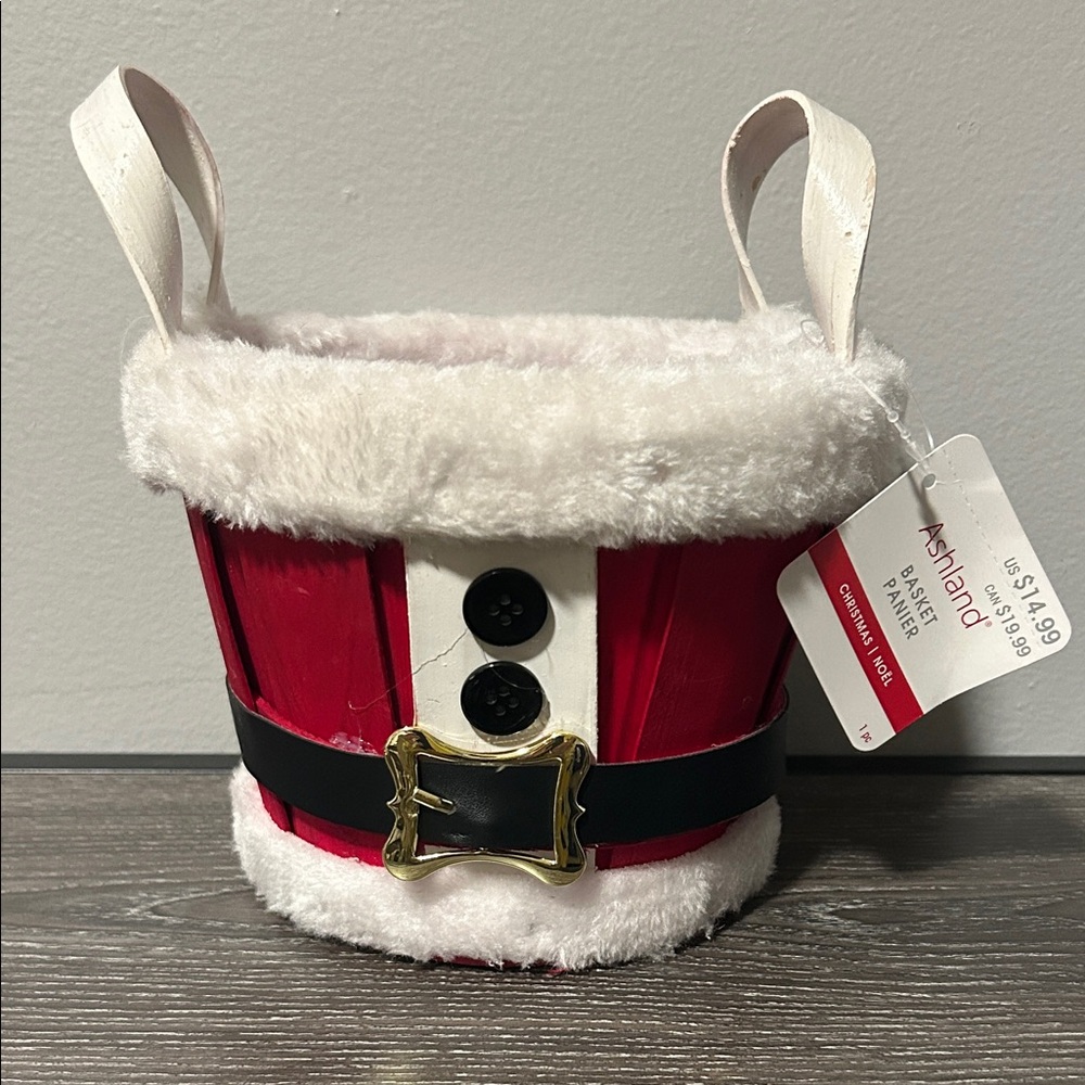 Christmas basket planter NWT